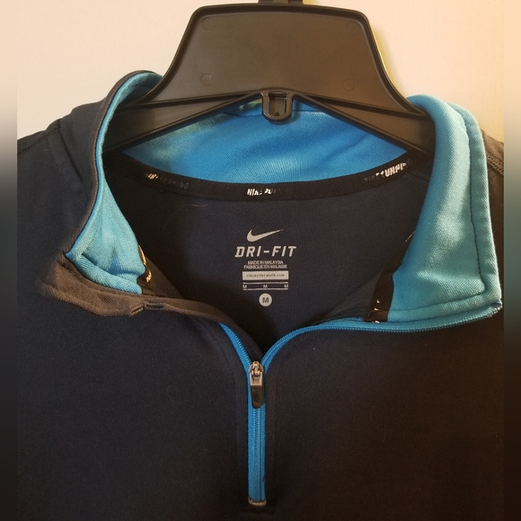 Nike - Quarter Zip Top - Medium - Picture 2 of 5